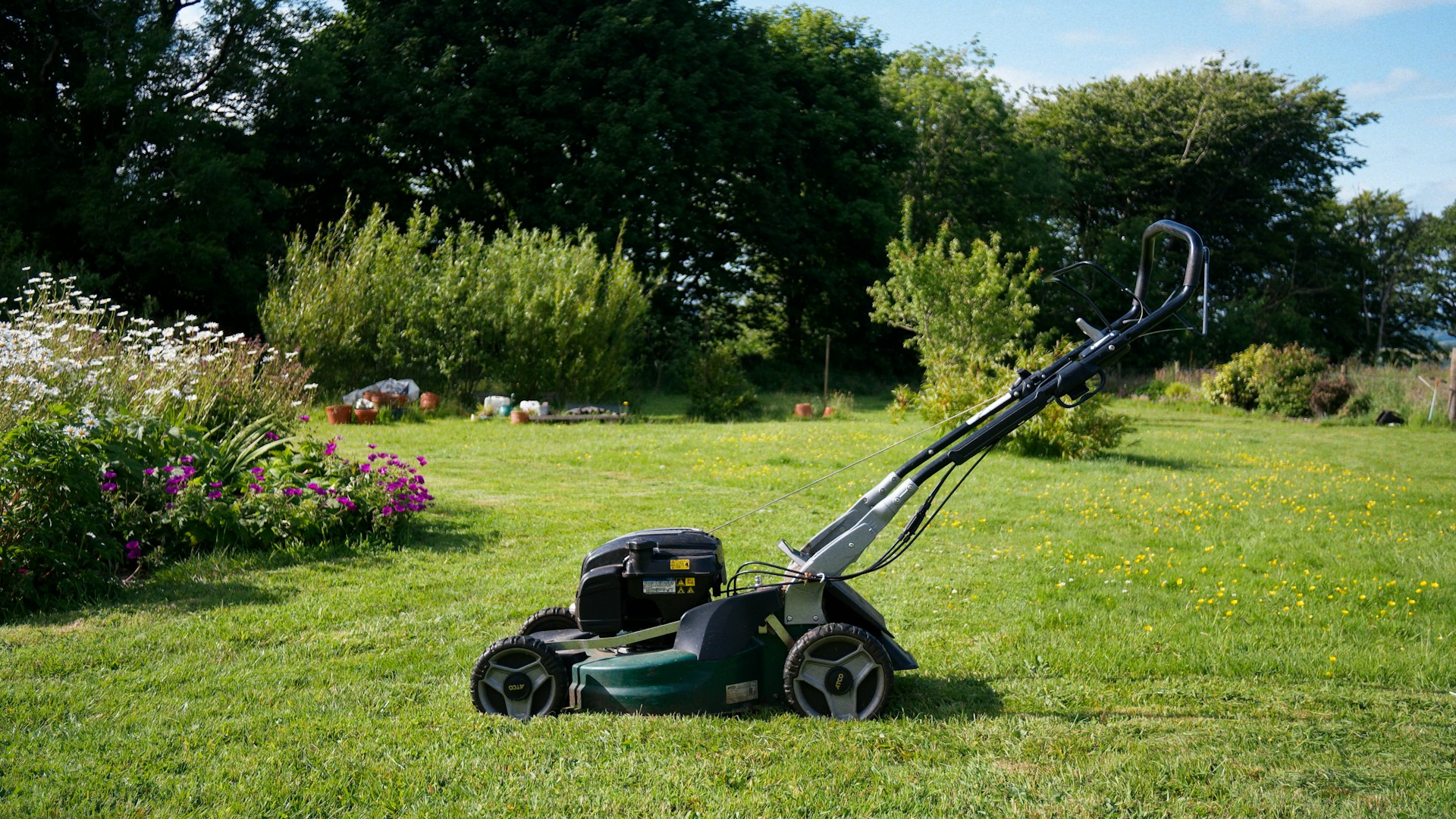 The Best Cordless Mowers Under £400